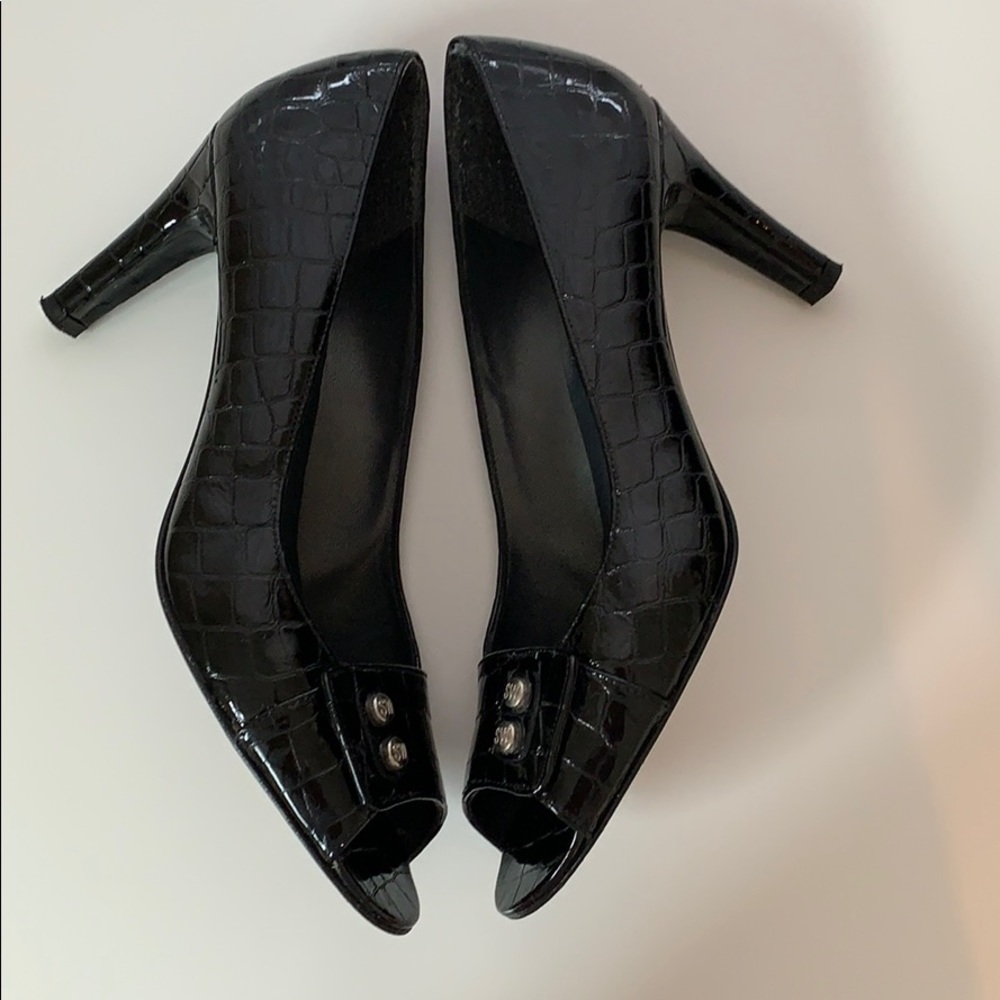 ❌SOLD❌Stuart Weitzman heels - Picture 3 of 8